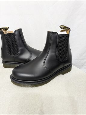 Dr Martens 2976 Smooth Black Leather Chelsea Boots NWT Women's 6